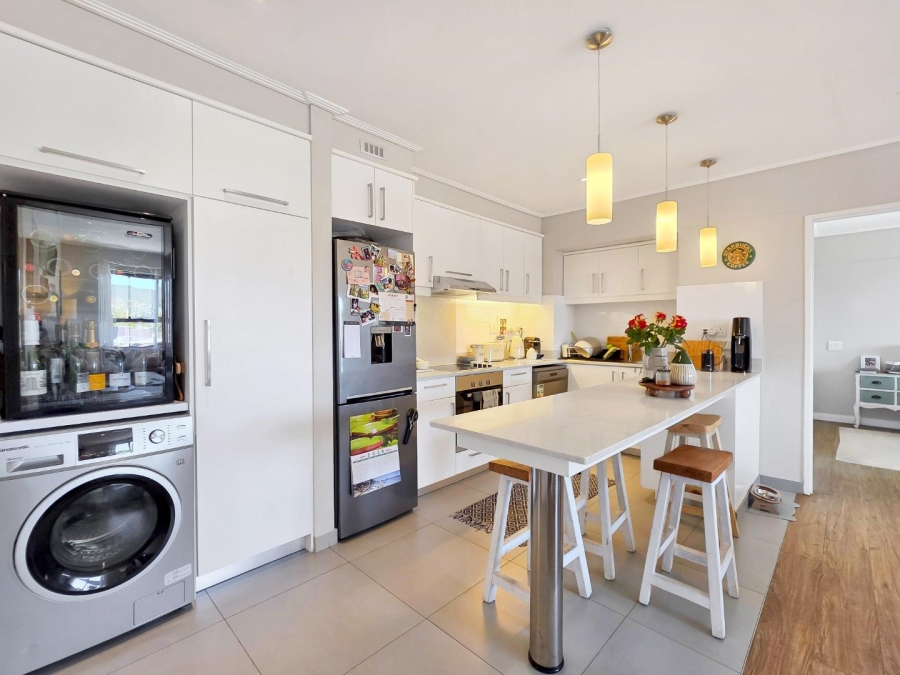 2 Bedroom Property for Sale in Vredehoek Western Cape